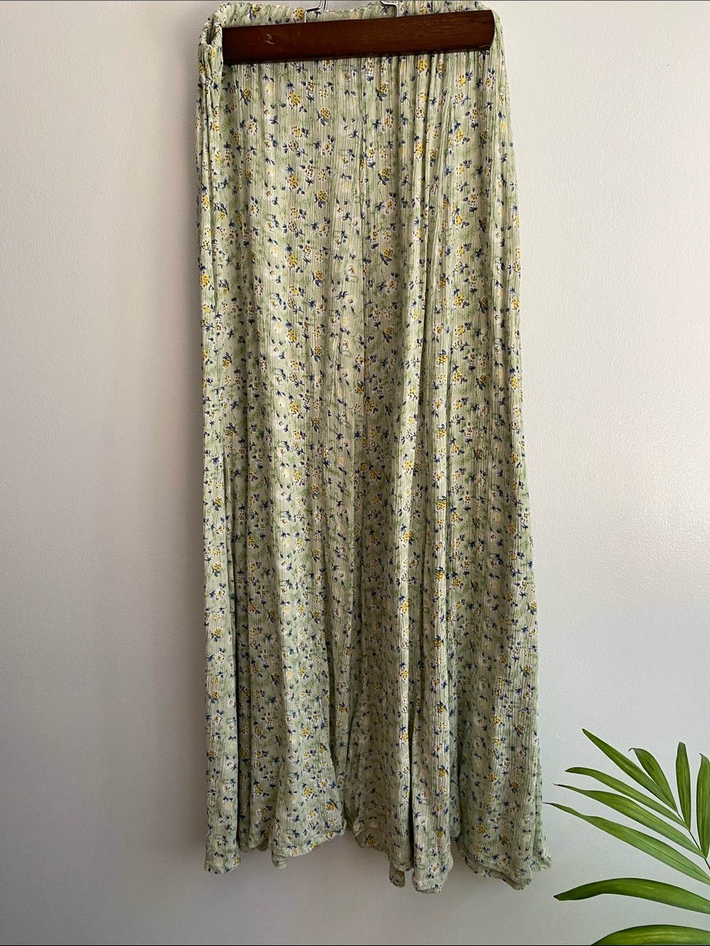 3 for 15$! Ditsy Floral Green Maxi Skirt.